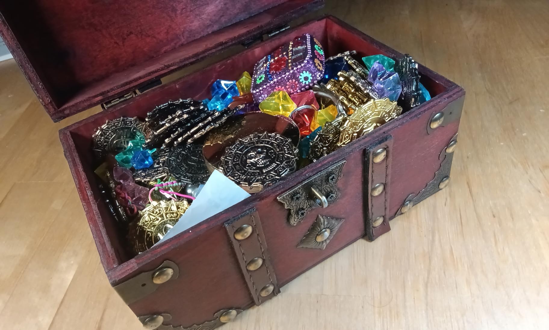 Avis Coffre à trésor en bois vintage avec cadenas pour enfants