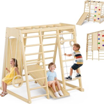 Aire de jeux intérieure Montessori avec toboggan et balançoire.