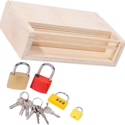 Jeu éducatif montessori avec clés et serrures pour développement de la motricité fine