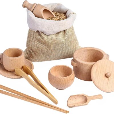 Outils en bois pour bacs sensoriels Montessori.