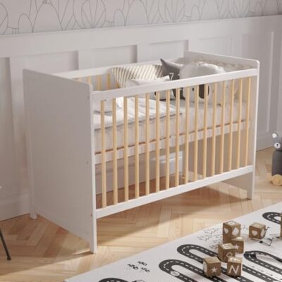 Lit bébé évolutif Love For Sleep Tokyo en pin blanc, avec barrière